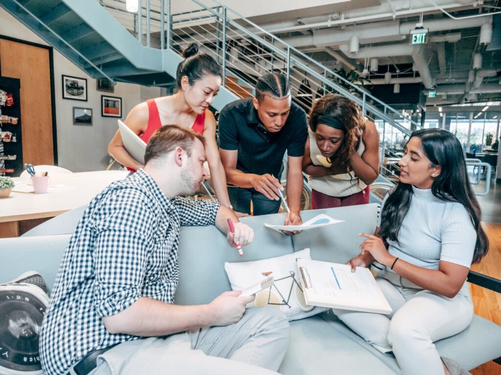 One of the steps to digitalize your factory is to engage your employees. This pictures shows a group of employees engaged in a discussion to illustrate that.